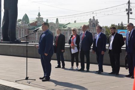 Митинг-концерт в честь 100-летия СССР провели коммунисты в центре Новосибирска