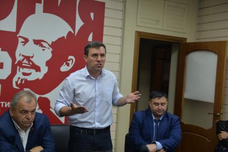 Политический блогер Николай Бондаренко приехал в Новосибирск поддержать Романа Яковлева на выборах губернатора Новосибирской области