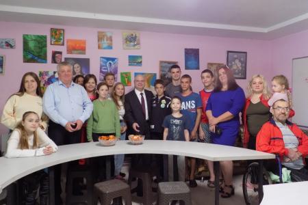 Воронежская область. Депутаты-коммунисты продолжают опекать многодетную семью Марии Литвиненко