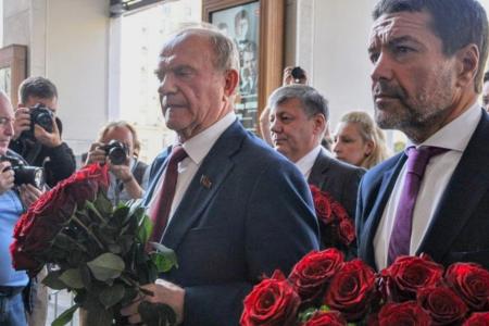 Г.А. Зюганов посетил церемонию прощания с советским поэтом-песенником Николаем Добронравовым