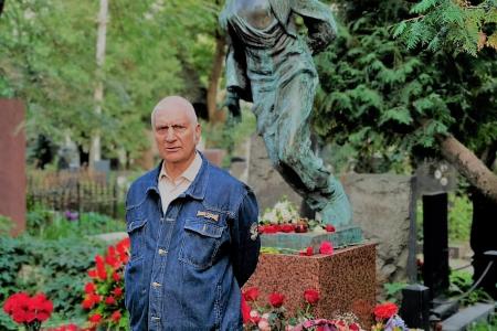 Активисты женского движения «Надежда России» возложили цветы к могиле Зои Космодемьянской в Москве
