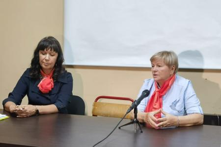 Активисты женского движения «Надежда России» возложили цветы к могиле Зои Космодемьянской в Москве