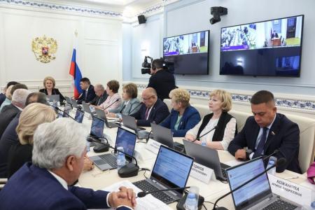 Айрат Гибатдинов принял участие в заседании Комитета Совета Федерации по науке, образованию и культуре