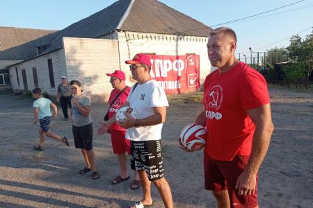 Запорожские комсомольцы приняли участие в футбольном турнире, посвящённом Дню знаний