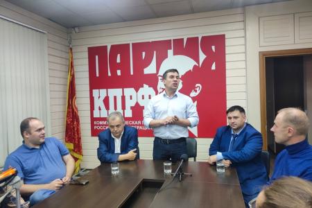 Политический блогер Николай Бондаренко приехал в Новосибирск поддержать Романа Яковлева на выборах губернатора Новосибирской области