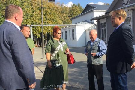 Ивановский обком КПРФ поздравил Палехский Союз художников с юбилеем