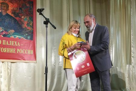 Ивановский обком КПРФ поздравил Палехский Союз художников с юбилеем