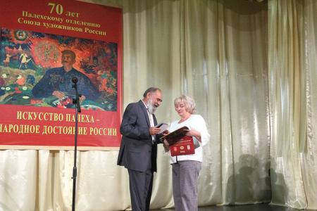 Ивановский обком КПРФ поздравил Палехский Союз художников с юбилеем