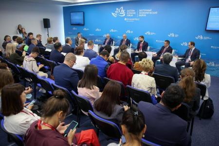Николай Харитонов обозначил перспективные направления развития законодательной базы в отношении коренных малочисленных народов Севера на VIII Восточном экономическом форуме