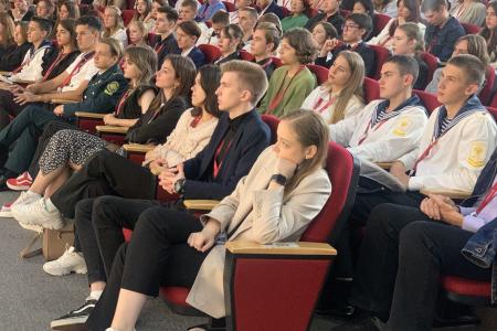 Н.М. Харитонов обсудил актуальные вопросы развития Дальнего Востока и Арктики в студии «Знание. Лекторий» на ВЭФ-2023