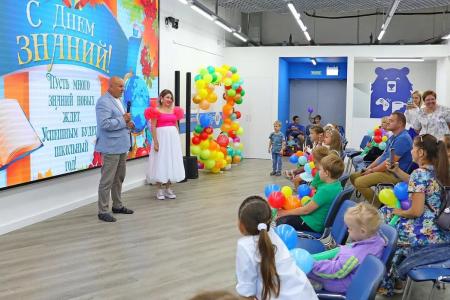 В Волгограде депутаты-коммунисты поздравили школьников и студентов с Днем знаний