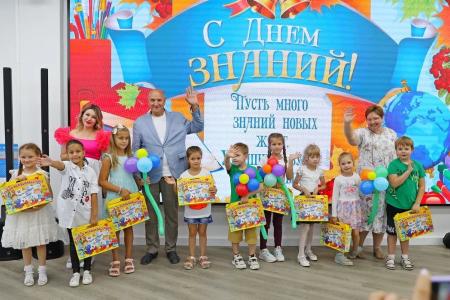 В Волгограде депутаты-коммунисты поздравили школьников и студентов с Днем знаний