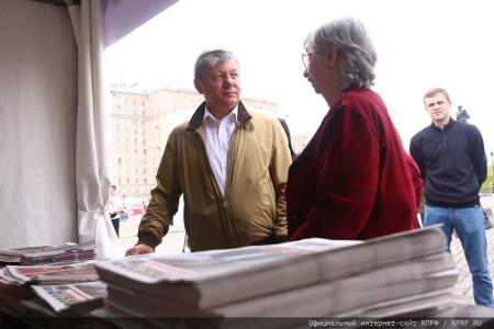 Делегация КПРФ посетила фестиваль прессы в Москве
