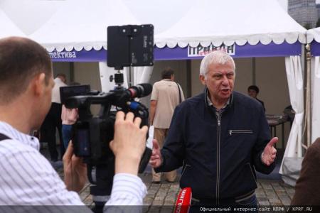 Делегация КПРФ посетила фестиваль прессы в Москве