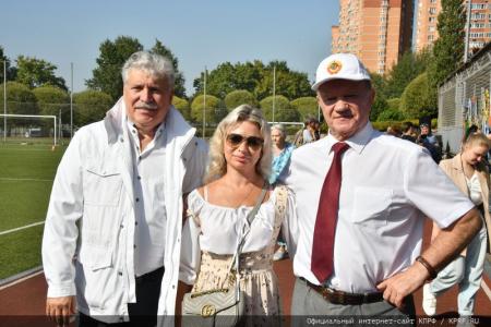 Г.А. Зюганов выступил на торжественной линейке в совхозе имени Ленина. Репортаж Ильи Гамова