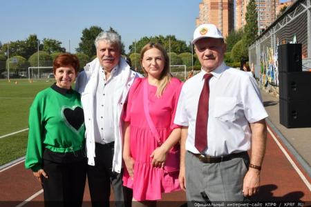 Г.А. Зюганов выступил на торжественной линейке в совхозе имени Ленина. Репортаж Ильи Гамова