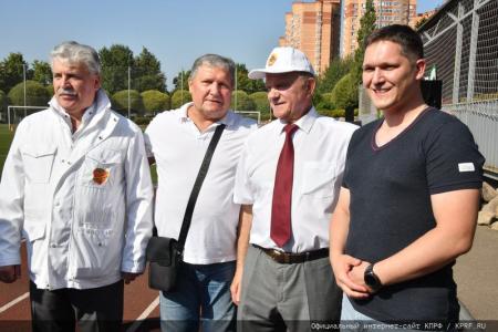 Г.А. Зюганов выступил на торжественной линейке в совхозе имени Ленина. Репортаж Ильи Гамова