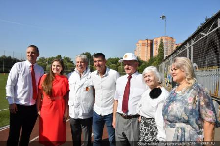 Г.А. Зюганов выступил на торжественной линейке в совхозе имени Ленина. Репортаж Ильи Гамова