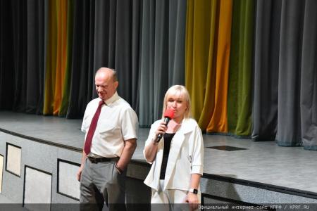 Г.А. Зюганов выступил на торжественной линейке в совхозе имени Ленина. Репортаж Ильи Гамова