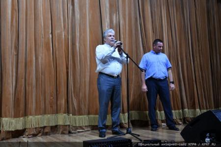 Г.А. Зюганов выступил на торжественной линейке в совхозе имени Ленина. Репортаж Ильи Гамова