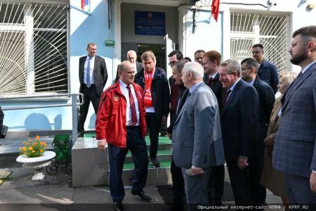 Г.А. Зюганов проголосовал на выборах мэра Москвы