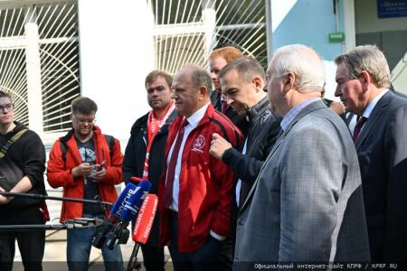 Г.А. Зюганов проголосовал на выборах мэра Москвы