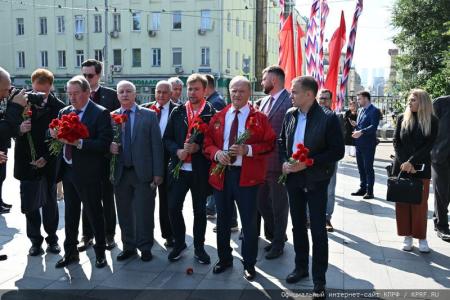 Г.А. Зюганов проголосовал на выборах мэра Москвы