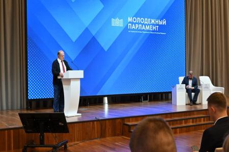 «Перед вами стоят большие задачи». Лидер КПРФ Геннадий Зюганов выступил перед членами молодёжного парламента при Госдуме