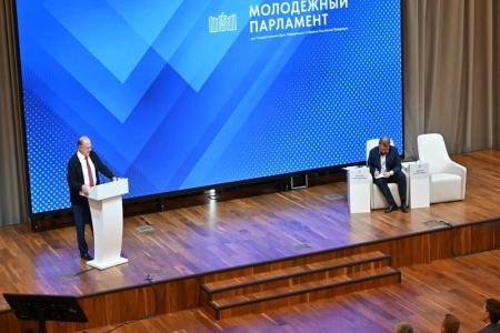 «Перед вами стоят большие задачи». Лидер КПРФ Геннадий Зюганов выступил перед членами молодёжного парламента при Госдуме