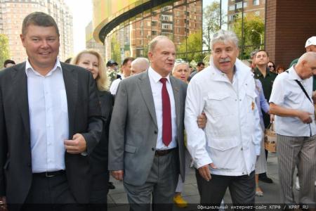Г.А. Зюганов выступил на торжественной линейке в совхозе имени Ленина. Репортаж Ильи Гамова