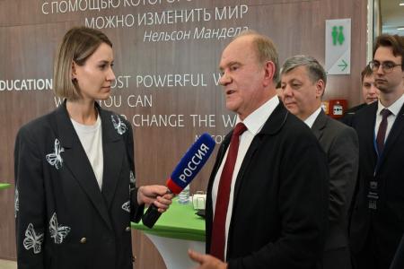«Перед вами стоят большие задачи». Лидер КПРФ Геннадий Зюганов выступил перед членами молодёжного парламента при Госдуме