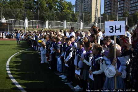Г.А. Зюганов выступил на торжественной линейке в совхозе имени Ленина. Репортаж Ильи Гамова