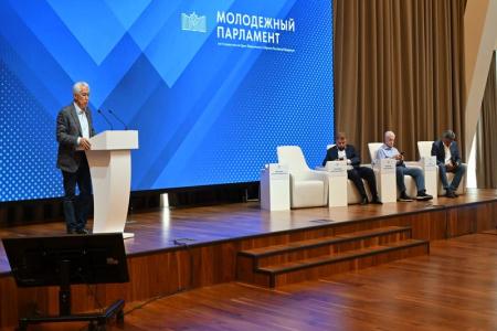 «Перед вами стоят большие задачи». Лидер КПРФ Геннадий Зюганов выступил перед членами молодёжного парламента при Госдуме