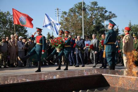 Айрат Гибатдинов почтил память советских воинов в День Победы над милитаристской Японией