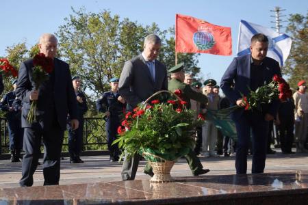 Айрат Гибатдинов почтил память советских воинов в День Победы над милитаристской Японией