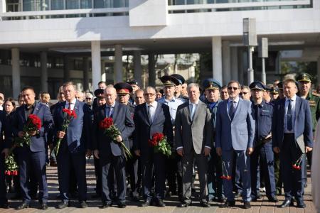Айрат Гибатдинов почтил память советских воинов в День Победы над милитаристской Японией