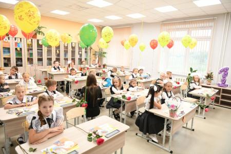 Глава Хакасии Валентин Коновалов и депутат Госдумы России Леонид Калашников побывали на Дне знаний в учебных учреждениях республики