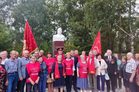 В городе Шарыпово Красноярского края открыли бюст В.И. Ленину