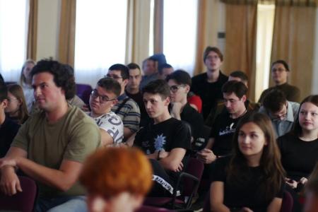Николай Васильевич Коломейцев выступил перед комсомольцами   на ежегодном слёте ЦФО