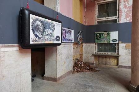 Руководитель фракции КПРФ в Московской областной Думе Александр Наумов посетил выставку в историческом здании станции «Ленинская»