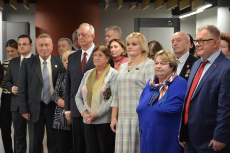 Депутаты-коммунисты Мособлдумы во главе с руководителем фракции КПРФ Александром Наумовым открыли в Московской областной Думе выставку, посвященную 105-летию Ленинского Комсомола