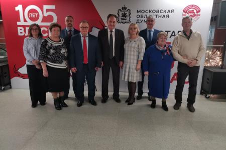 Депутаты-коммунисты Мособлдумы во главе с руководителем фракции КПРФ Александром Наумовым открыли в Московской областной Думе выставку, посвященную 105-летию Ленинского Комсомола