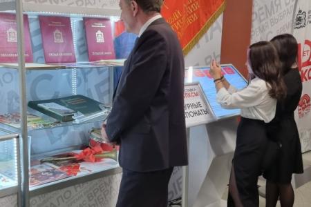 Депутат Государственной Думы Николай Васильев принял участие в открытии выставки к 105-летию ВЛКСМ
