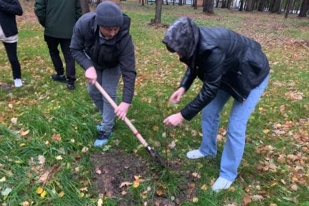 Слушатели Центра политической учебы провели ряд значимых мероприятий и посадили памятную аллею в Подмосковье  в честь 105-й годовщины ВЛКСМ