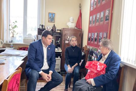 Тульские коммунисты чествуют ветеранов