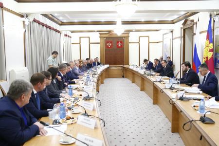 Н.И. Осадчий выступил в ходе встречи кубанских депутатов Госдумы с главой региона