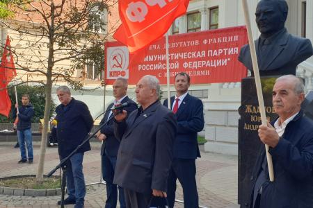 «Советская Конституция гарантировала права всем гражданам»: в Ростове прошла встреча депутатов-коммунистов с избирателями