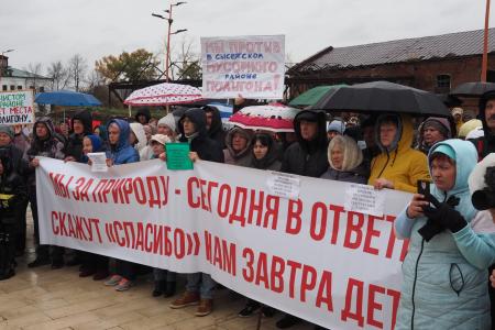 Свердловская область. В Сысерти прошел большой митинг против мусорного полигона