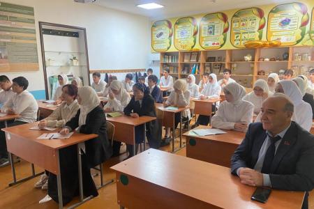 Республика Дагестан. Депутат-коммунист Абдулвахид Лабазанов провел открытый урок в рамках проекта «Разговоры о важном» в Комсомольской СОШ Кизилюртовского района