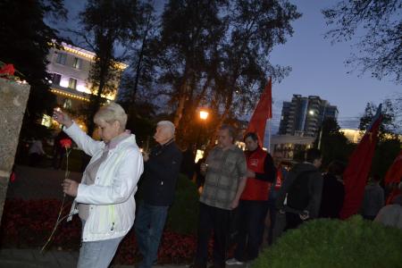 Воронеж. Будем достойны памяти защитников Советской власти в октябре 1993 года